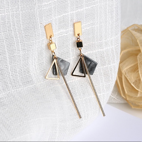 🔄🆕 CLARA Geometric Earrings - Picture 5 of 8
